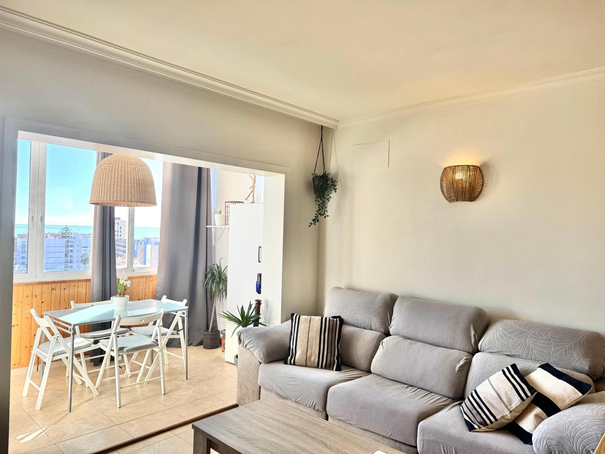 Cozy Fuengirola Apartment With Sea View & Pool ภายนอก รูปภาพ